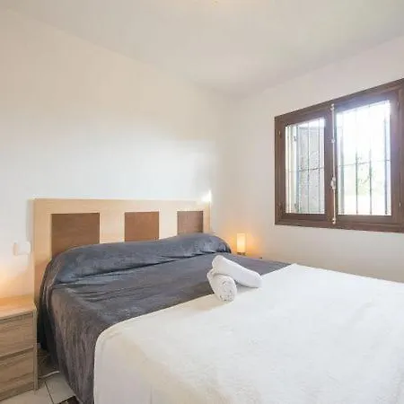 Sleeps 6 Pool Дом отдыха Casas de Torrat