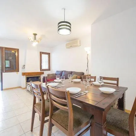 Дом отдыха Sleeps 6 Pool